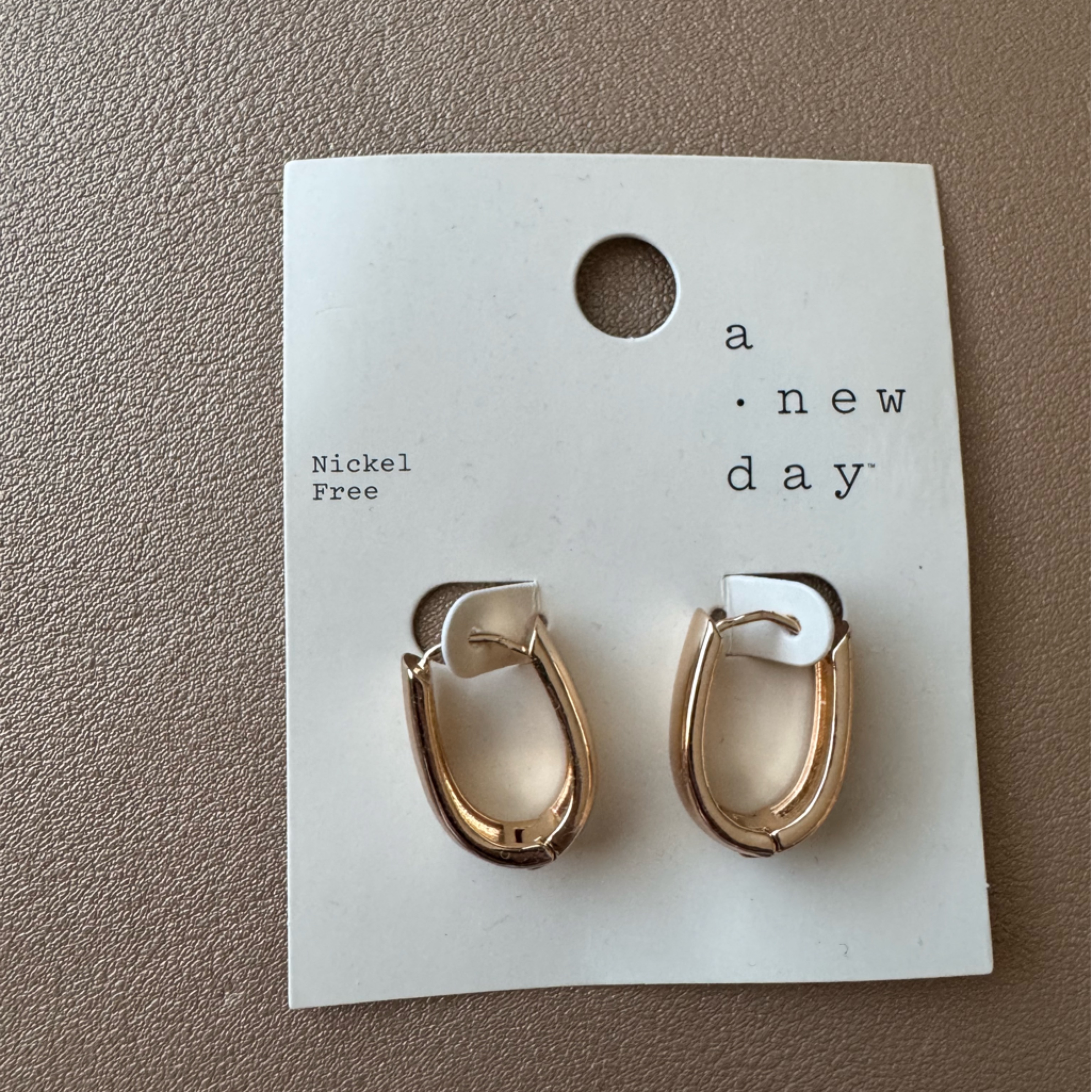 Nwt Gold Earrings 5$